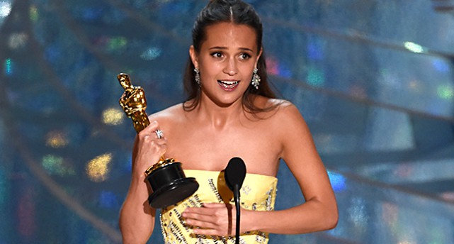 Alicia Vikander på Oscarsgalan.