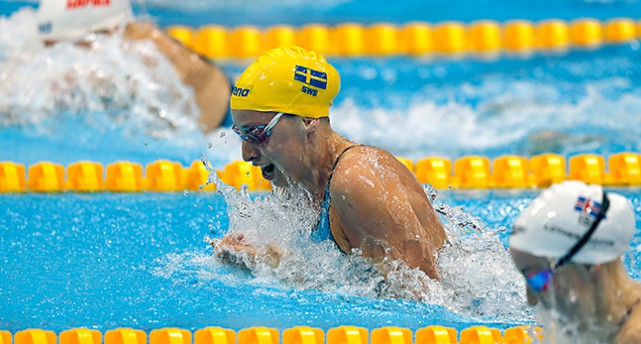 Jennie Johansson simmar.