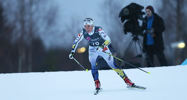 Charlotte Kalla i fart under tävlingen
