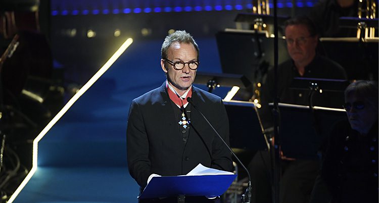 Sting håller tal på Polarprisgalan.