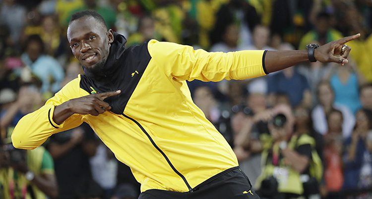 Usain Bolt gör sin segergest.