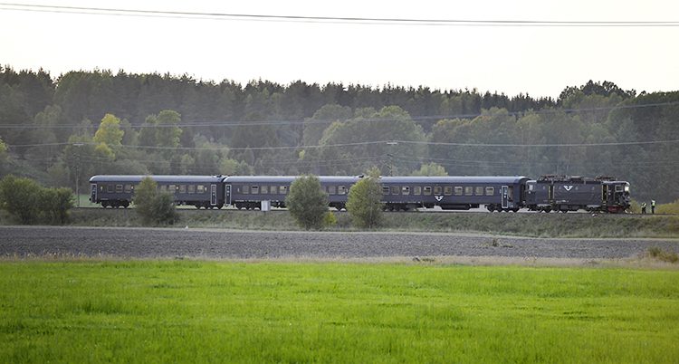 Ett tåg krockade med en stridsvagn