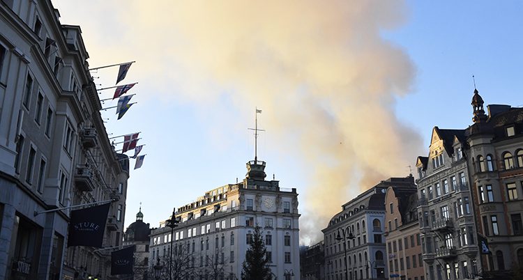 Rök från branden i Stockholm