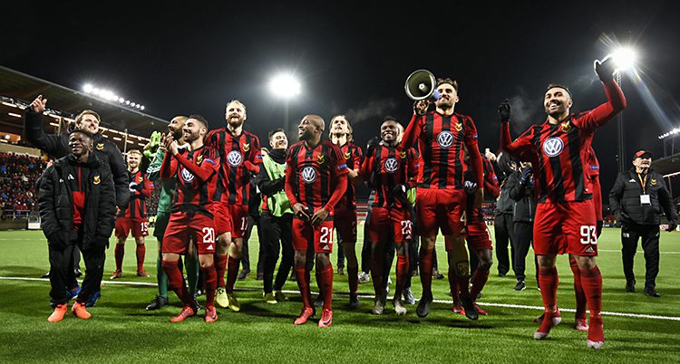 Östersunds spelare firar segern