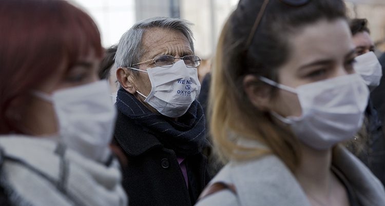 Folk i Kosovo protesterar mot dålig luft