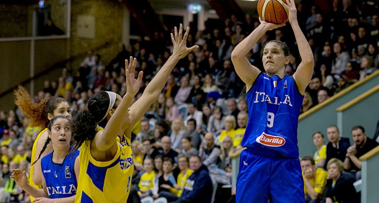 Italien vann i basket