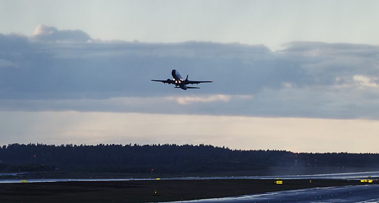 Ett flygplan i luften