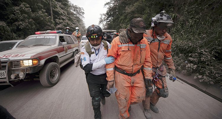 Räddningsarbetare i Guatemala.