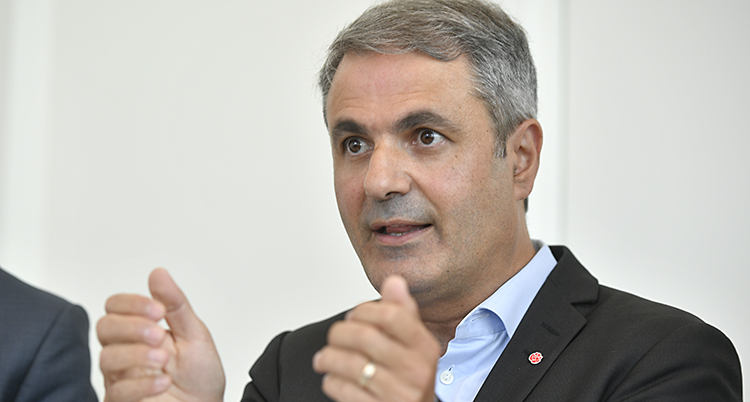 Minister Ibrahim Baylan.