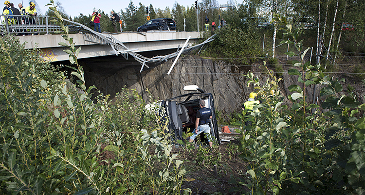 Bussen körde av vägen