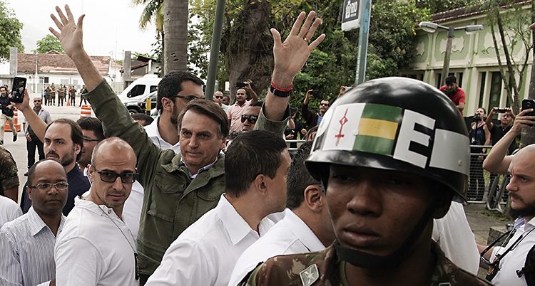 Jair Bolsonaro jublar över segern