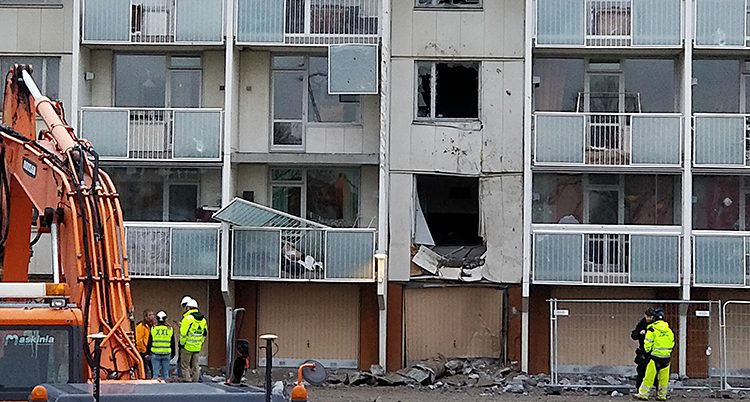 Sex lägenheter skadades.
