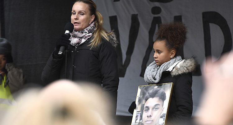 Katri Reyna talade på Sergels torg