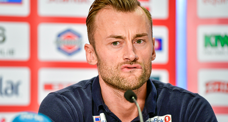 Petter Northug på en träff med journalister.