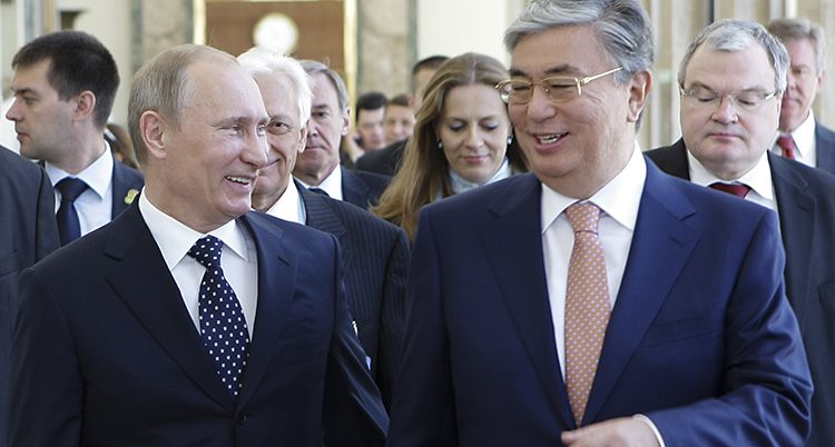 Kazakstans nya president tillsammans med Vladimir Putin.