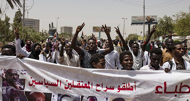 Folk i Sudan som protesterar