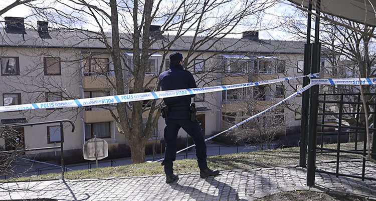 Poliser på plats efter en skjutning