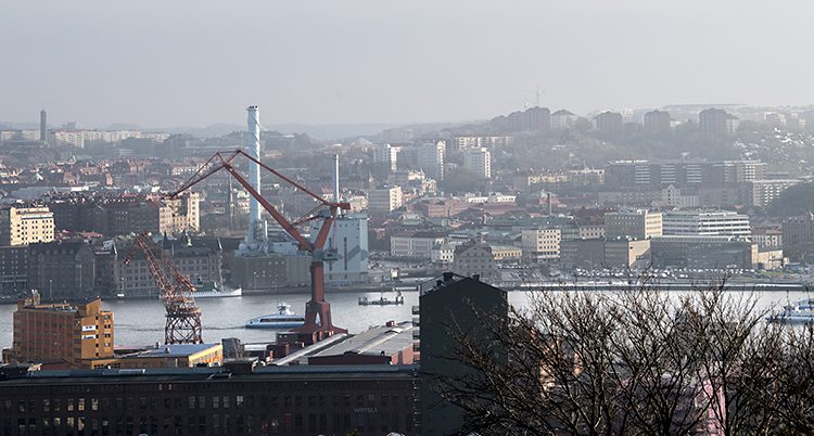 Bild över Göra älv med Hisingen på andra sidan.