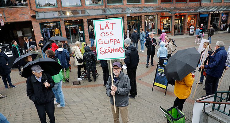 Rune Forsbeck protesterar mot kommunens beslut om tiggeriförbud.