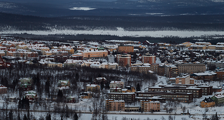 Bilden är tagen från luften. Vi ser hus i Kiruna.