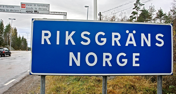 En skylt med texten Riksgräns Norge.