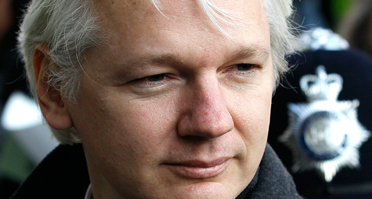 En bild på Assange från 2012.