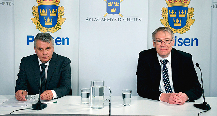 På bilden syns Palmeutredningens spaningsledaren Hans Melander och chefsåklagare Krister Petersson.