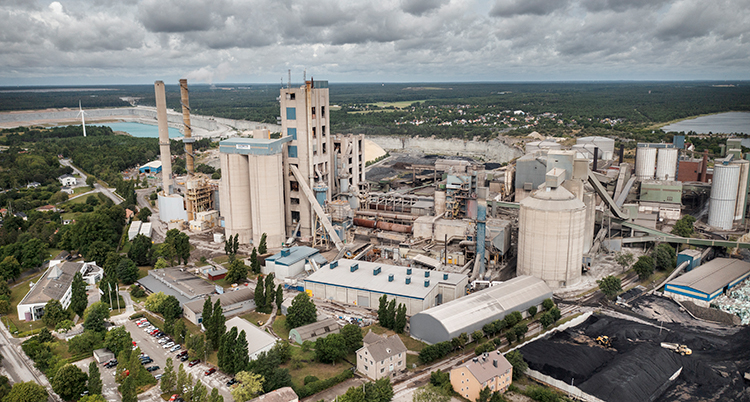 Bild på Cementas frabrik på Gotland.