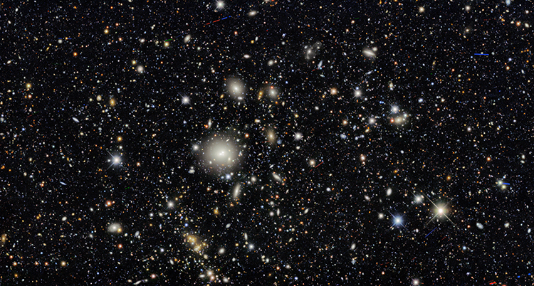 Bild på himlen och massor av galaxer.