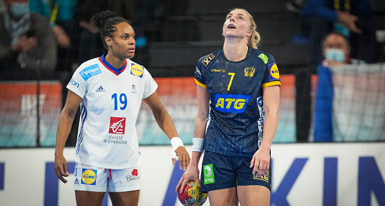Linn Blohm spelar handboll för Sverige.