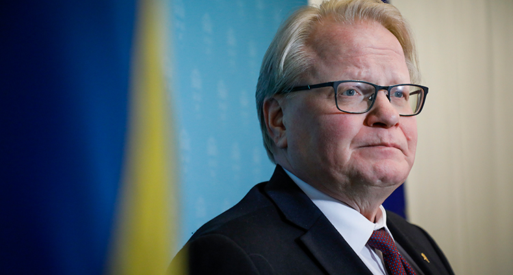 Peter Hultqvist i profil.
