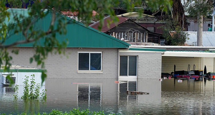 En villa i Australien ligger under vatten.