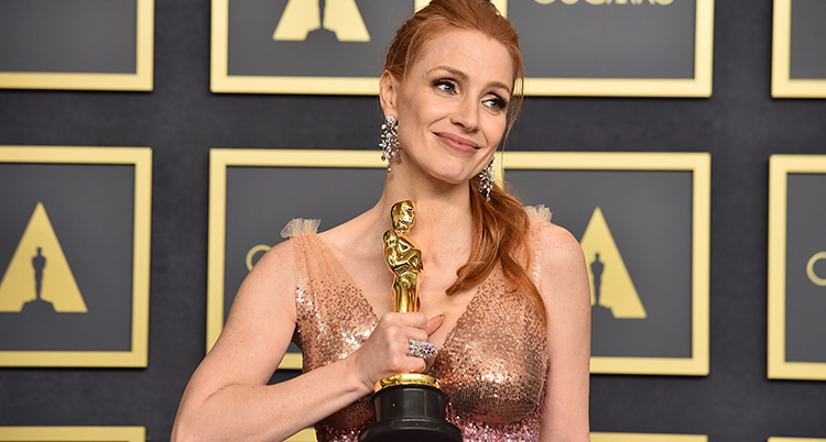 Skådespelaren Jessica Chastain får pris på Oscarsgalan.