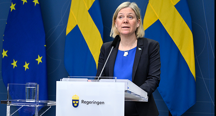Magdalena Andersson på presskonferensen.