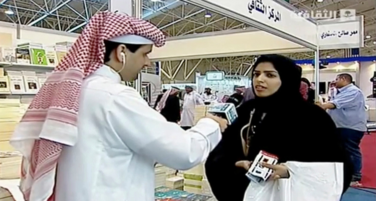 Salma al-Shehab blir intervjuad.