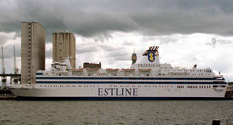 Ett stort fartyg - Estonia.