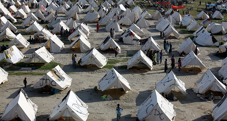 Tillfälliga tält som satts upp i ett läger i Palkistan.