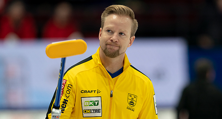 Niklas Edin ser ledsen ut efter en förlust i curling.