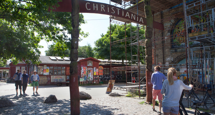 En portal där det står Christiania.