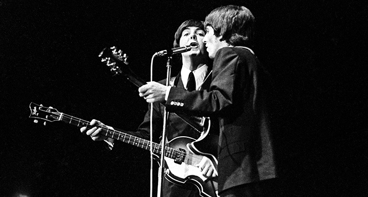 McCartney och George Harrison spelar.