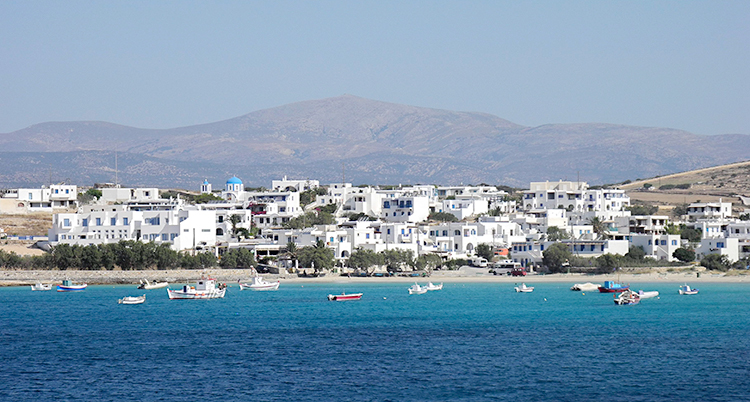 Vita hus på en grekisk ö.