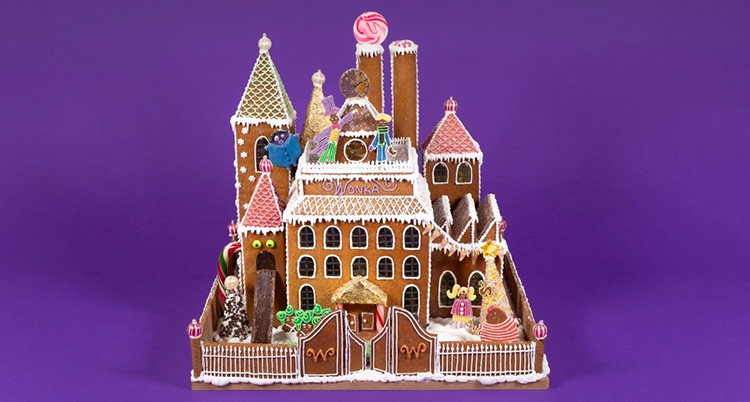 Ett stort hus av pepparkakor som ser ut som ett slott.