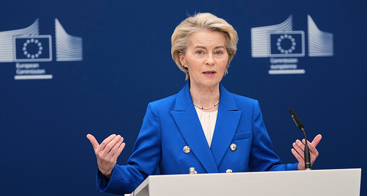 Ursula von der Leyen pratar.