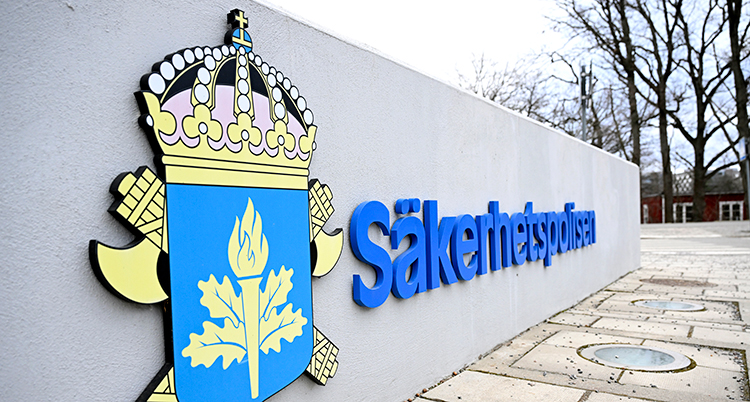 Säpos skylt, det står Säkerhetspolisen på den.