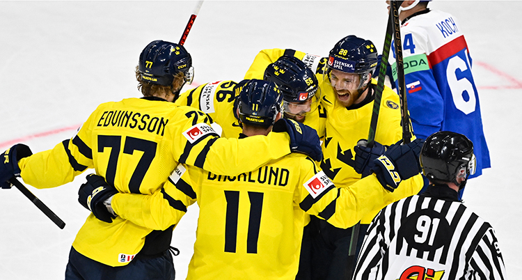 Glada spelare i ishockey.