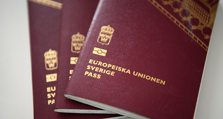 Tre svenska pass.