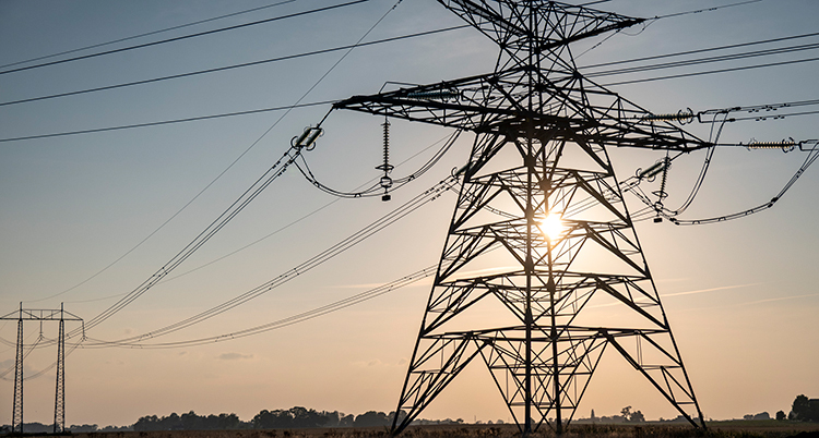 En ställning med ledningar för el.