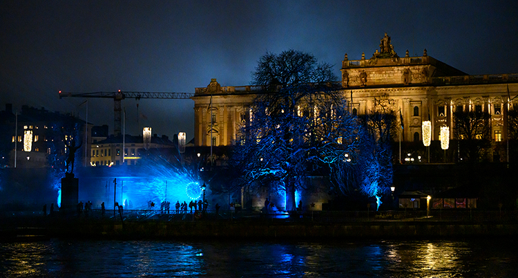 Ett blått ljus nära riksdagen.