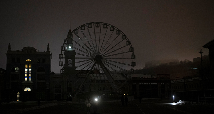 Det är mörkt i staden. Elen fungerar inte.