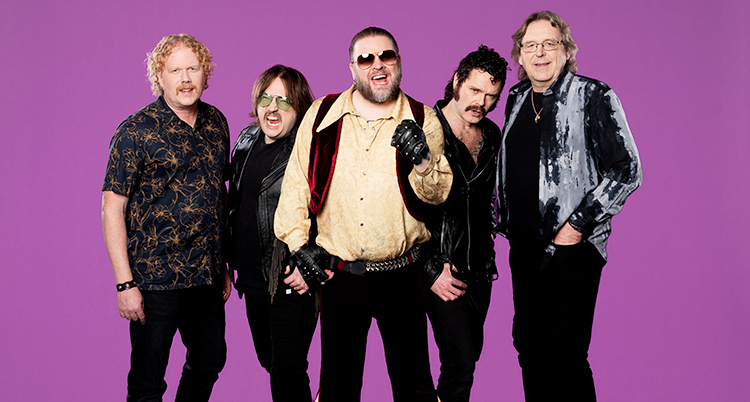 Fem män som ser rockiga ut.